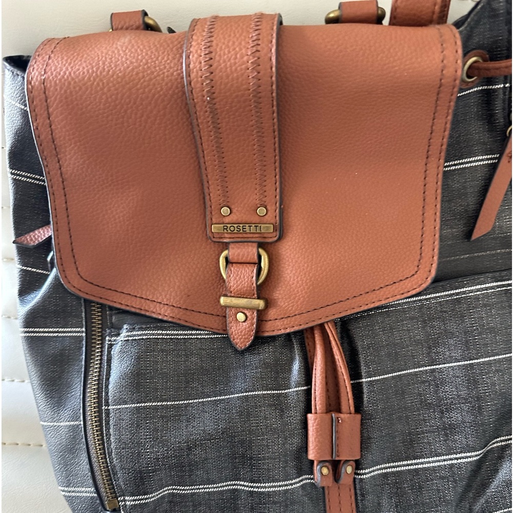 Great back pack chic plenty of space